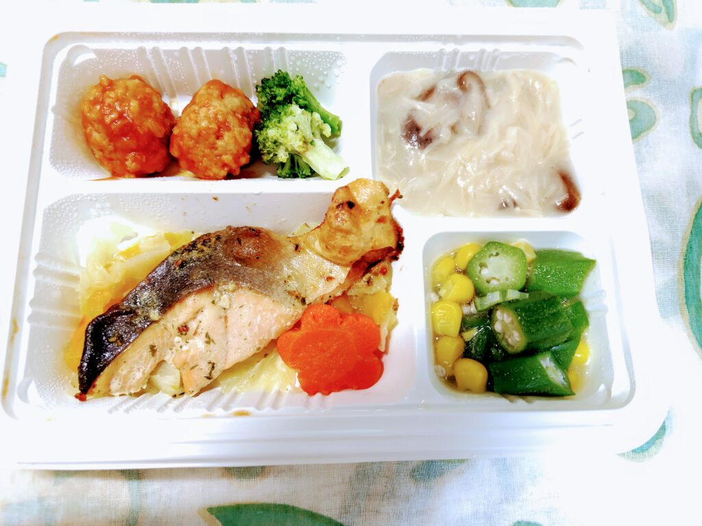 ウエルネスダイニングほどよくやわらか食鮭の香草焼き