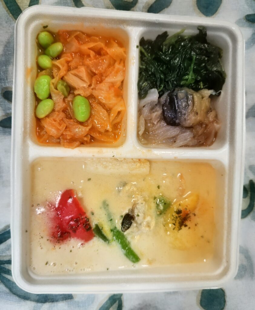 魚介の本格ホワイトカレー濃厚クリーミー仕立て