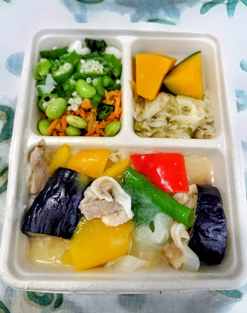 彩り野菜と豚バラ肉のレモン塩麴炒め